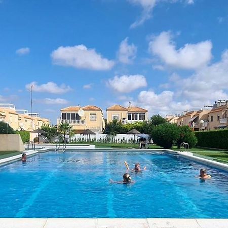 Bungalow Avec Piscine Torrevieja Dış mekan fotoğraf
