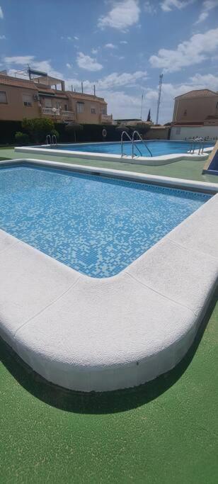 Bungalow Avec Piscine Torrevieja Dış mekan fotoğraf