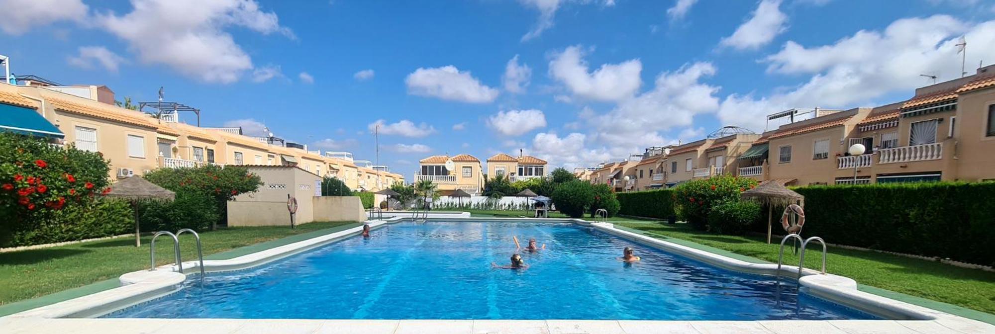 Bungalow Avec Piscine Torrevieja Dış mekan fotoğraf
